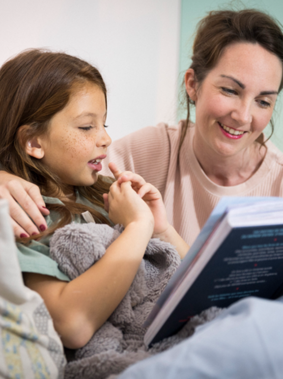 Diabetic kid with mother (reading) 8